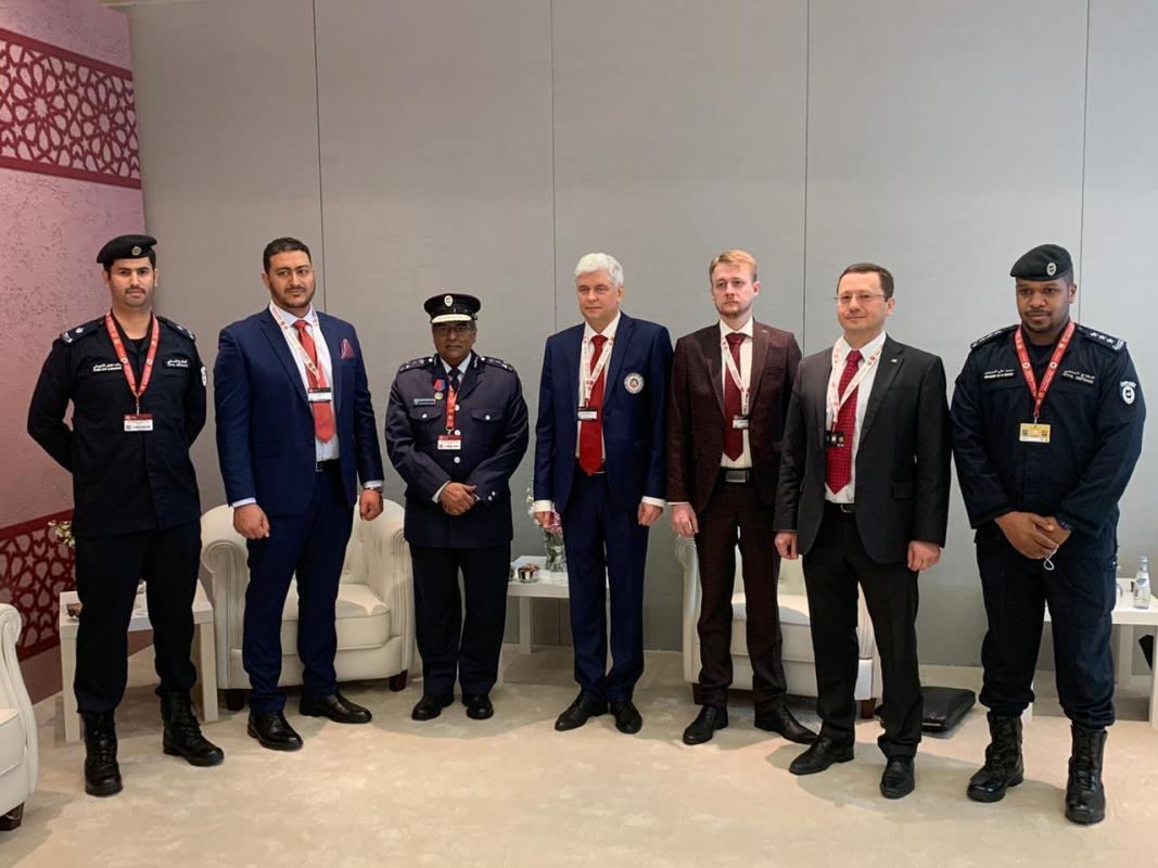 Eine Delegation des Exekutivkomitees des Internationalen Sportverbandes der Feuerwehrleute und Retter besuchte den Staat Katar